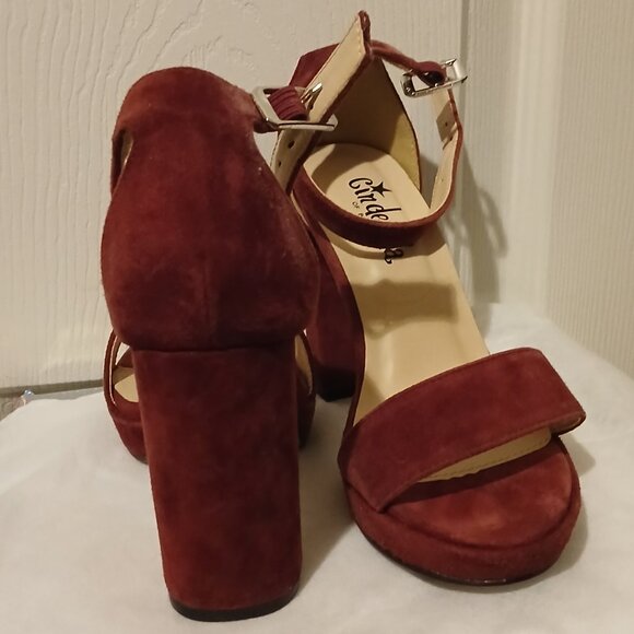 Small Cinderella of Boston "sorento" heels. 3w - Picture 3 of 6